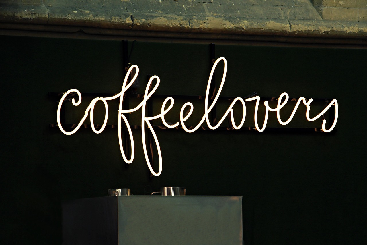 Coffeelovers özel tasarım neon tabela imalatı, kafe restoran işletmeleri B2B